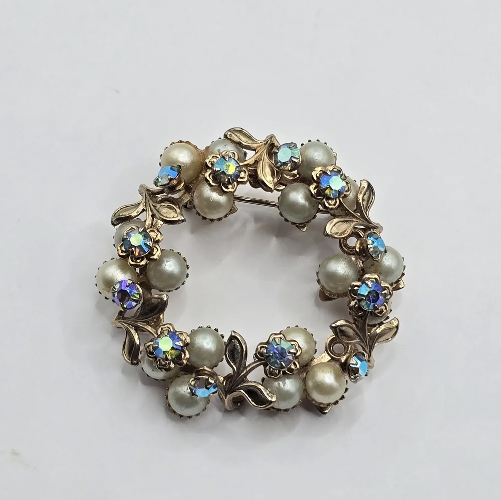 Faux Pearl & Aurora Borealis 60s Circle Gold Tone Floral Wreath Brooch